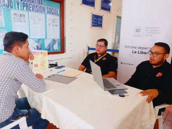 Oficina del MTPS de La Libertad brinda asesoras en El Salvador