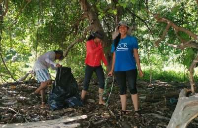 Estudiantes recolectaron datos de sostenibilidad de playas en Costa Rica