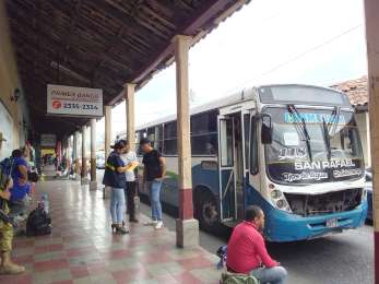 Realizan inspecciones para garantizar derechos laborales de motoristas en El Salvador