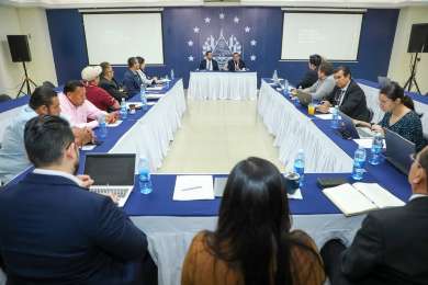 Formalidad en marcha en El Salvador: comienzan mesas de trabajo para transitar desde el empleo informal