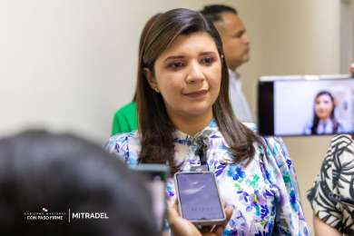 Gobierno brinda acompaamiento legal y laboral a bananeros bocatoreos, anuncia Mitradel
