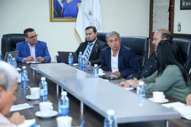 Gobierno, sindicatos y empresarios textiles de El Salvador alcanzan acuerdos para impulsar la industria