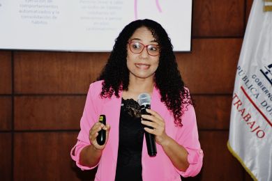 Promover hbitos saludables: Ministerio de Trabajo imparte charla sobre bienestar integral