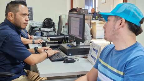 Aguinaldo y salarios, principales denuncias laborales en El Salvador al inicio de 2026