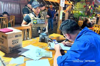 Detectan a siete extranjeros sin permiso de trabajo en operativo nocturno en restaurantes