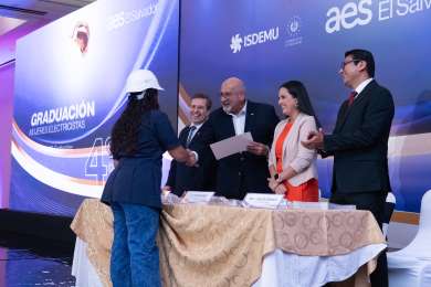 AES El Salvador impulsa participaci�n femenina en el sector el�ctrico con programa de formaci�n t�cnica