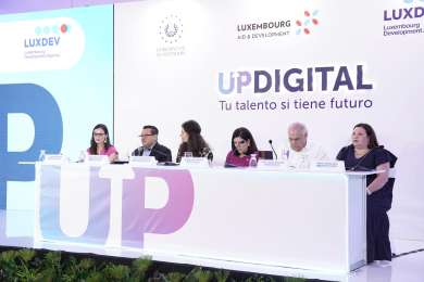 El Salvador lanza programa Up Digital para impulsar empleo y emprendimiento en j�venes