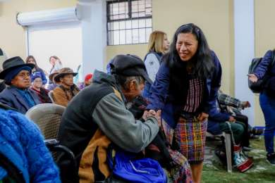 Ministra de Trabajo fortalece alianzas y programas sociales en gira por Totonicap�n, Guatemala