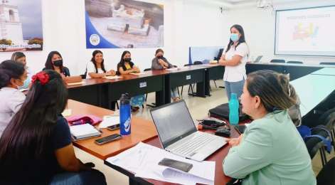 Orientan a jvenes en Oficina Departamental del MTPS de La Libertad, El Salvador