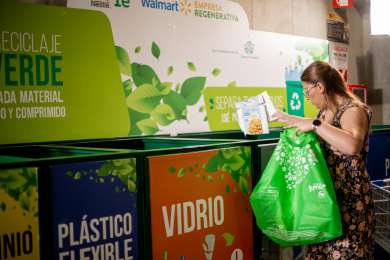 Walmart y Nestl instalan estacin de reciclaje en Curridabat, Costa Rica