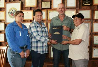 Certifican a dos empresas chiricanas por buenas prcticas laborales