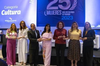 Entregan reconocimiento a 25 Mujeres Ms Destacadas de Panam