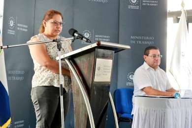 Sexto contingente de trabajadores salvadoreos viaja rumbo a Canad