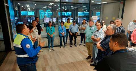 Comitiva de la UTP visita instalaciones de mina Cobre Panam