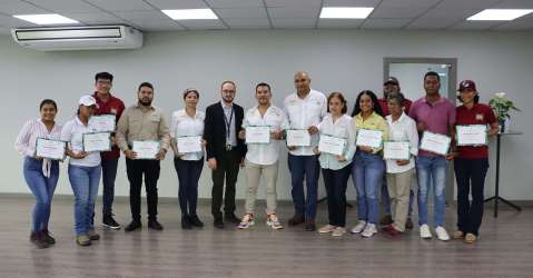 Cobre Panam capacita para conservar especies de flora silvestre